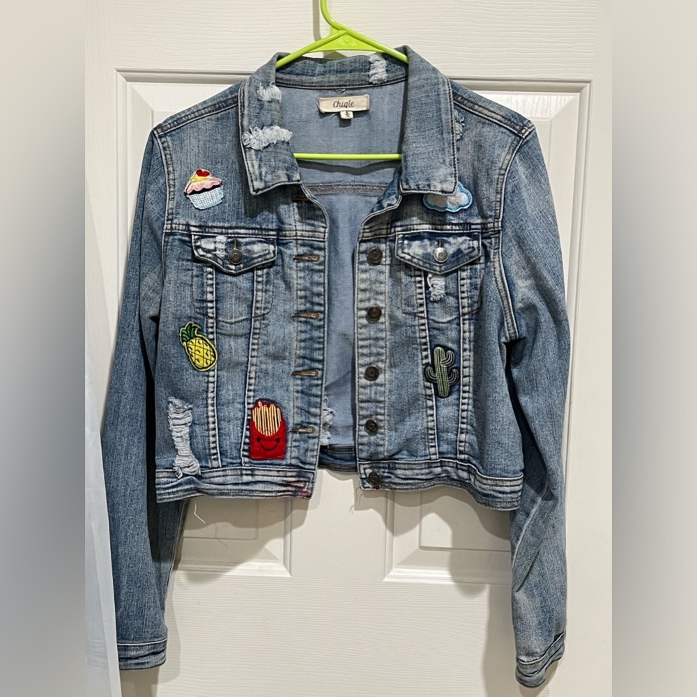 CHIQLE CROPPED NOVELTY PATCH, POP-CULTURE Distressed Wash Denim Jacket SIZE L